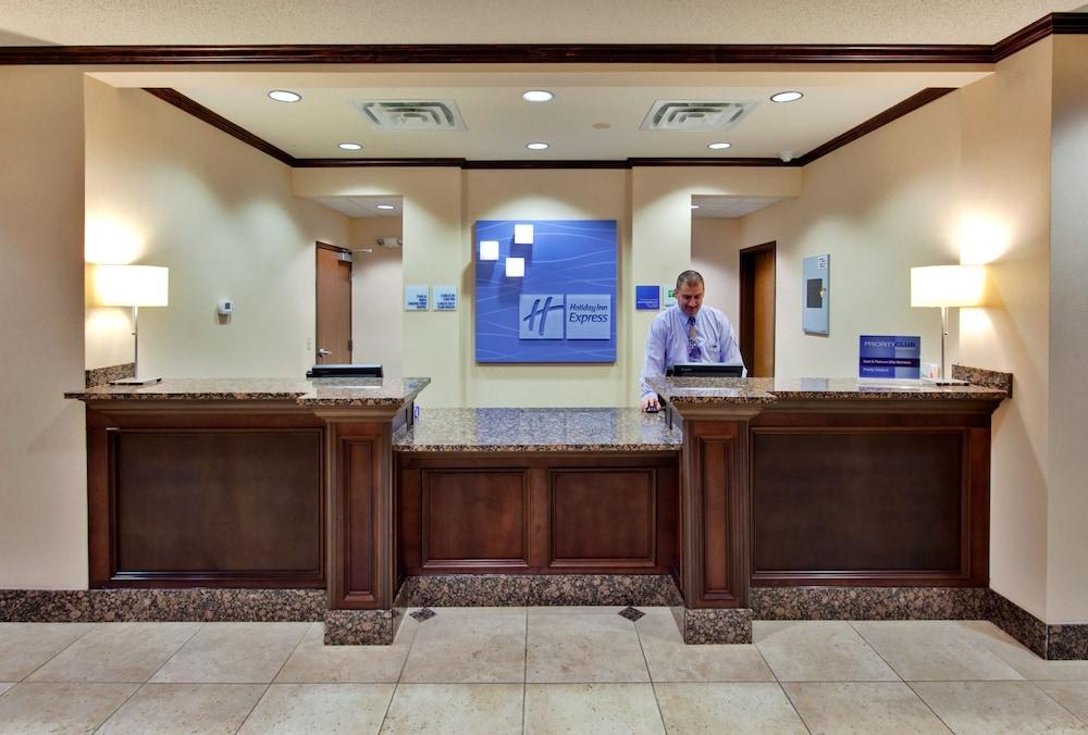 Holiday Inn Express & Suites Detroit - Novi By Ihg Exterior photo