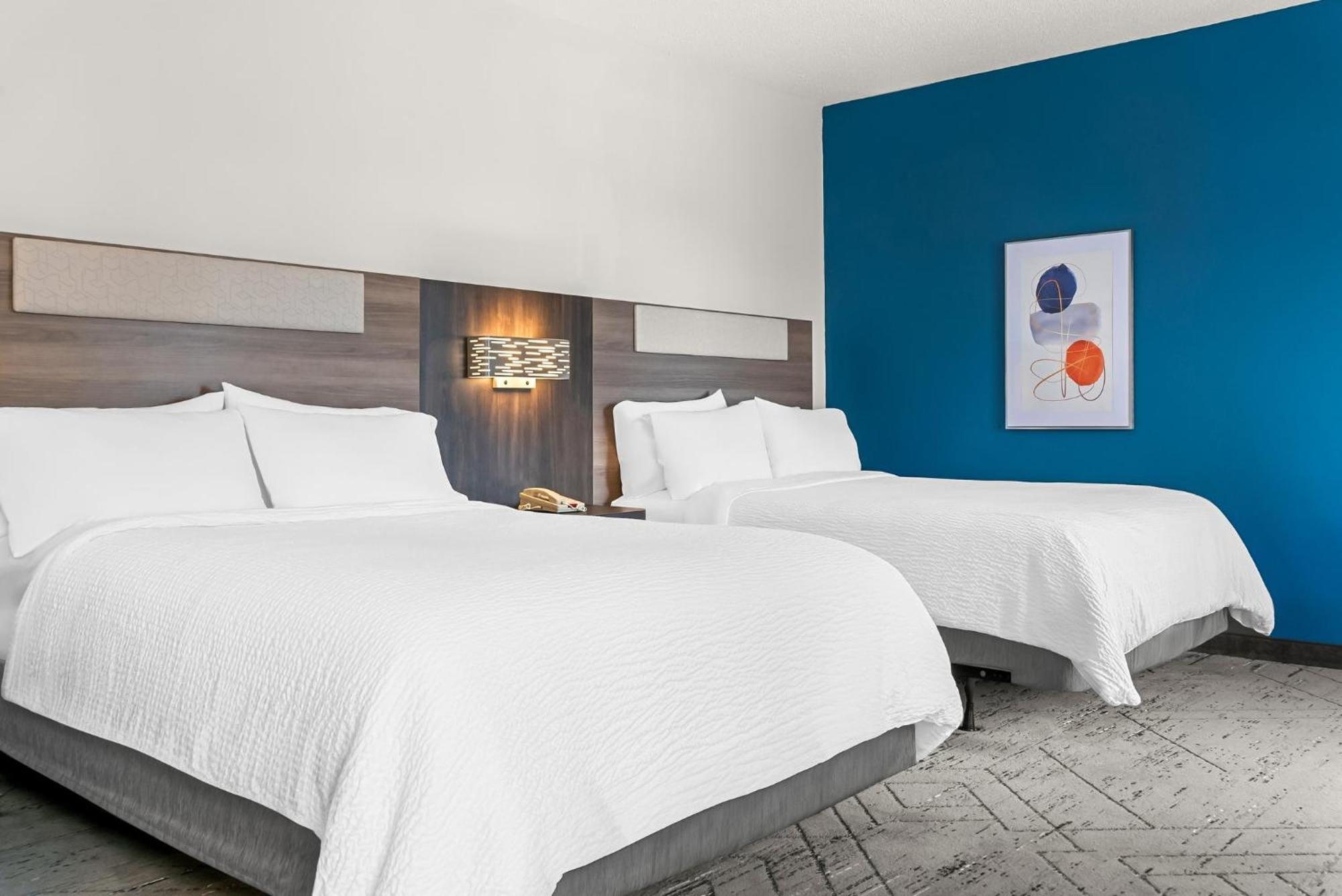 Holiday Inn Express & Suites Detroit - Novi By Ihg Exterior photo