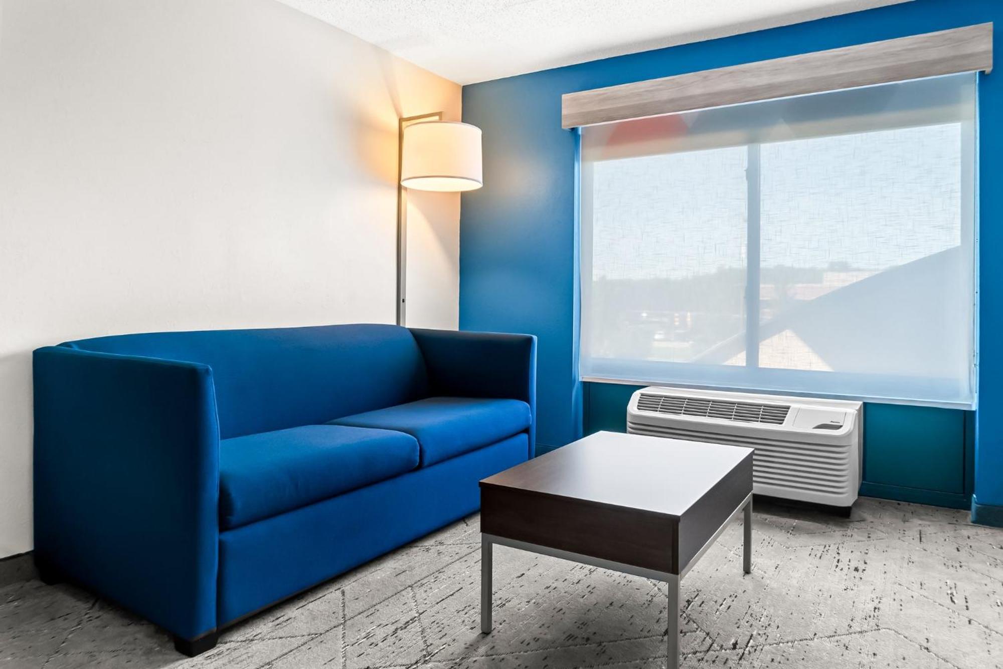 Holiday Inn Express & Suites Detroit - Novi By Ihg Exterior photo