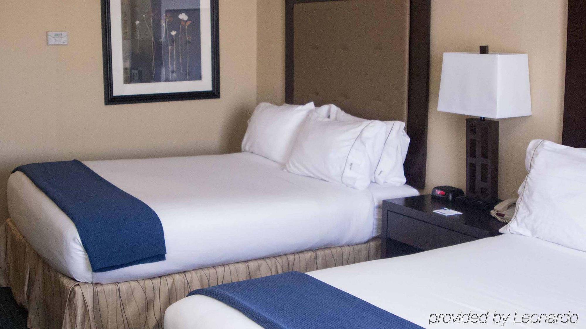 Holiday Inn Express & Suites Detroit - Novi By Ihg Exterior photo